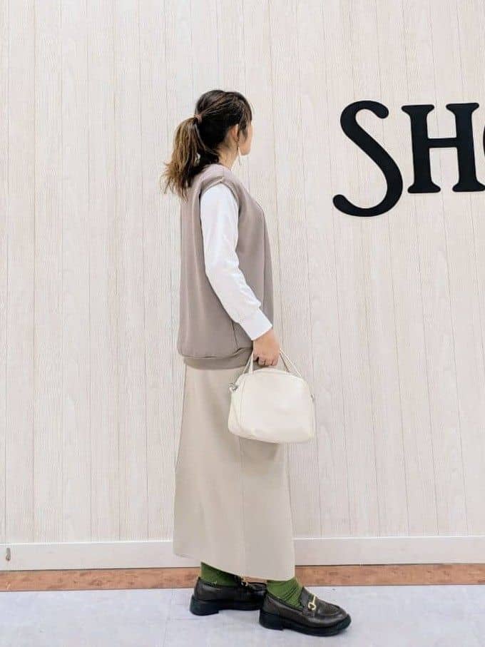 さくみぃさんの「SHOO･LA･RUE｜◆【洗える/S-LL/2点セット】コクーンベストセット」を使ったコーディネート