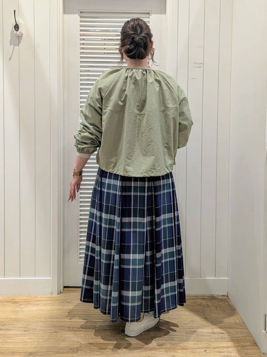ayakaさんの「Dessin｜◆【洗える】スタッズDマーク付きクロップド丈スウェット」を使ったコーディネート