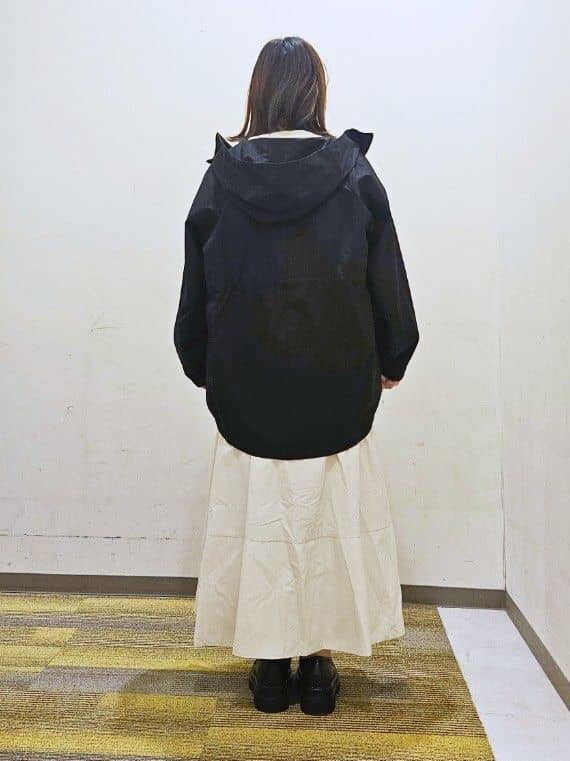 okayuさんの「THE SHOP TK｜◆【撥水】ウエストドロストマウンテンパーカ」を使ったコーディネート