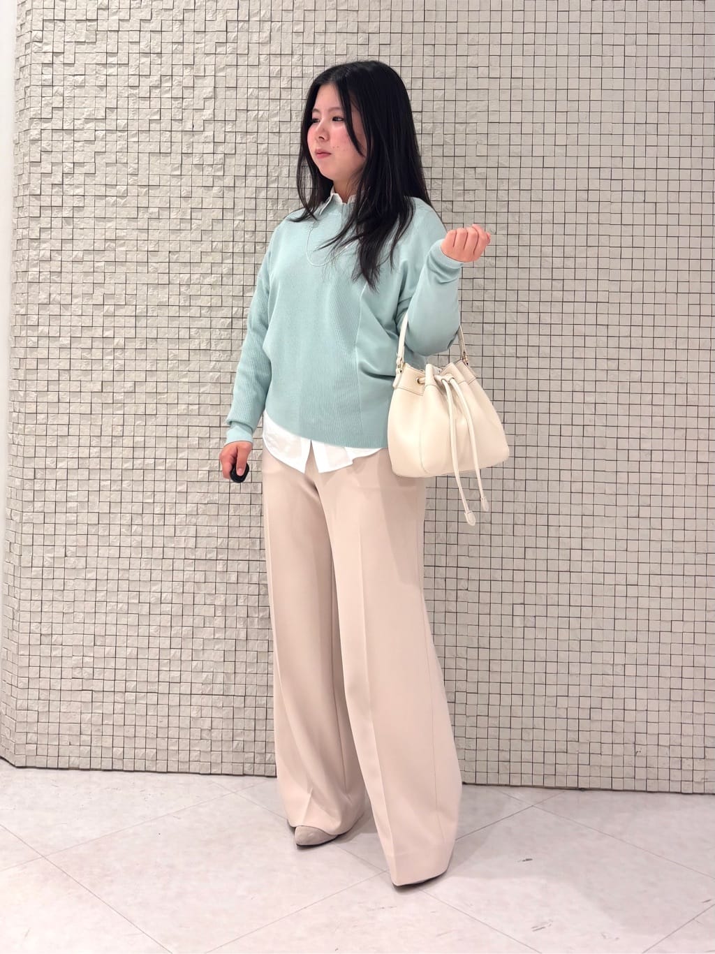 MEGUMIさんの「INDIVI｜◆【復活！褒められパンツ】ストレッチ ワイドパンツ」を使ったコーディネート