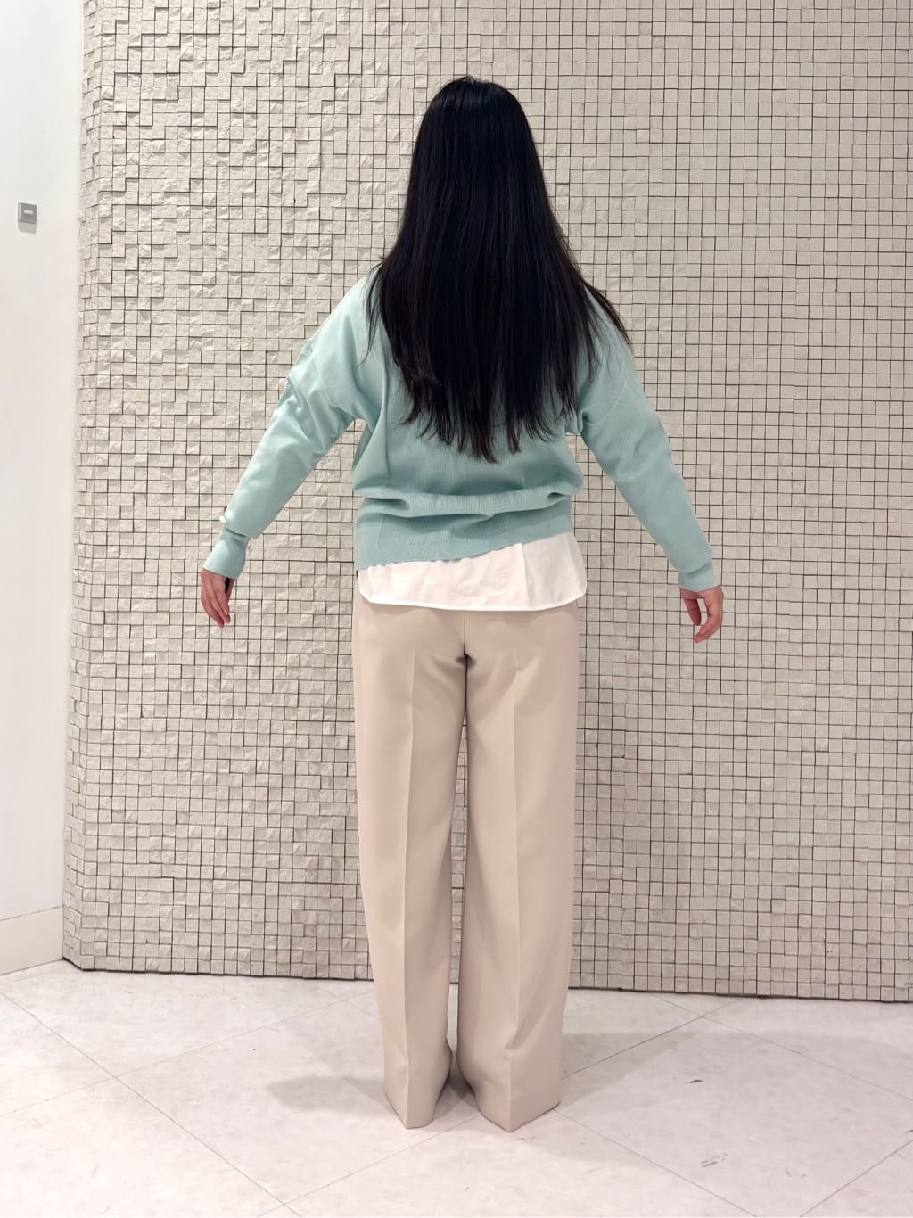 MEGUMIさんの「INDIVI｜◆【復活！褒められパンツ】ストレッチ ワイドパンツ」を使ったコーディネート