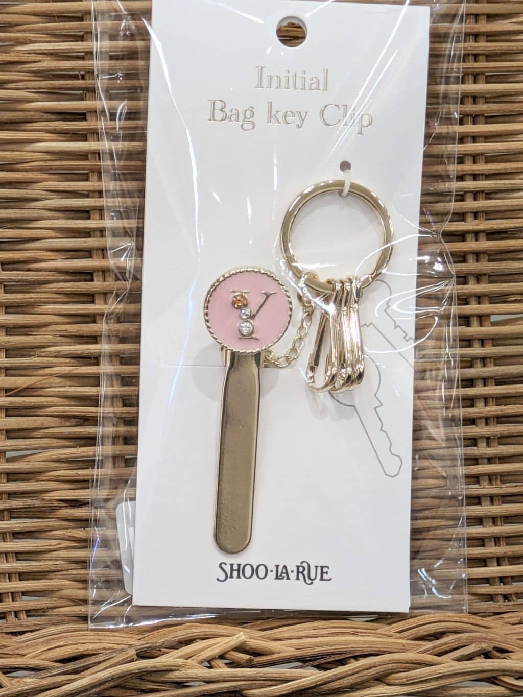 さとさんの「SHOO･LA･RUE｜◆【イニシャル】バッグキークリップ」を使ったコーディネート
