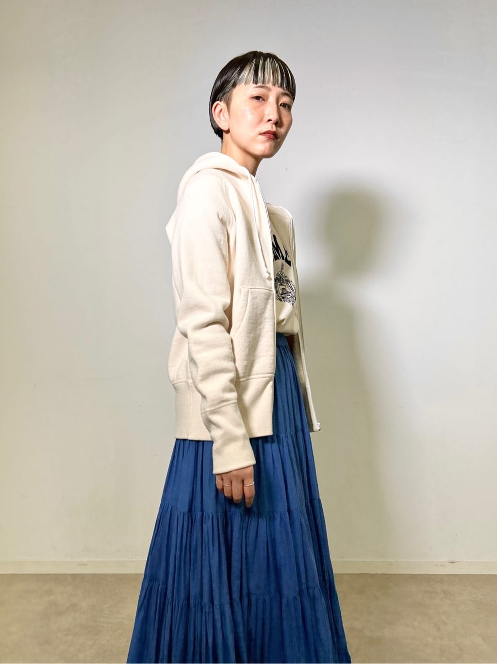 OCHIAIさんの「DRESSTERIOR｜デキシー吊裏毛ジップアップパーカ」を使ったコーディネート