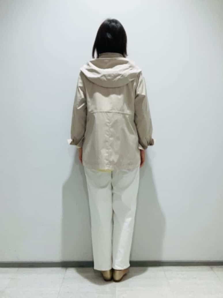 fujiさんの「INDIVI｜【褒められデニム】ワイドストレート デニムパンツ」を使ったコーディネート