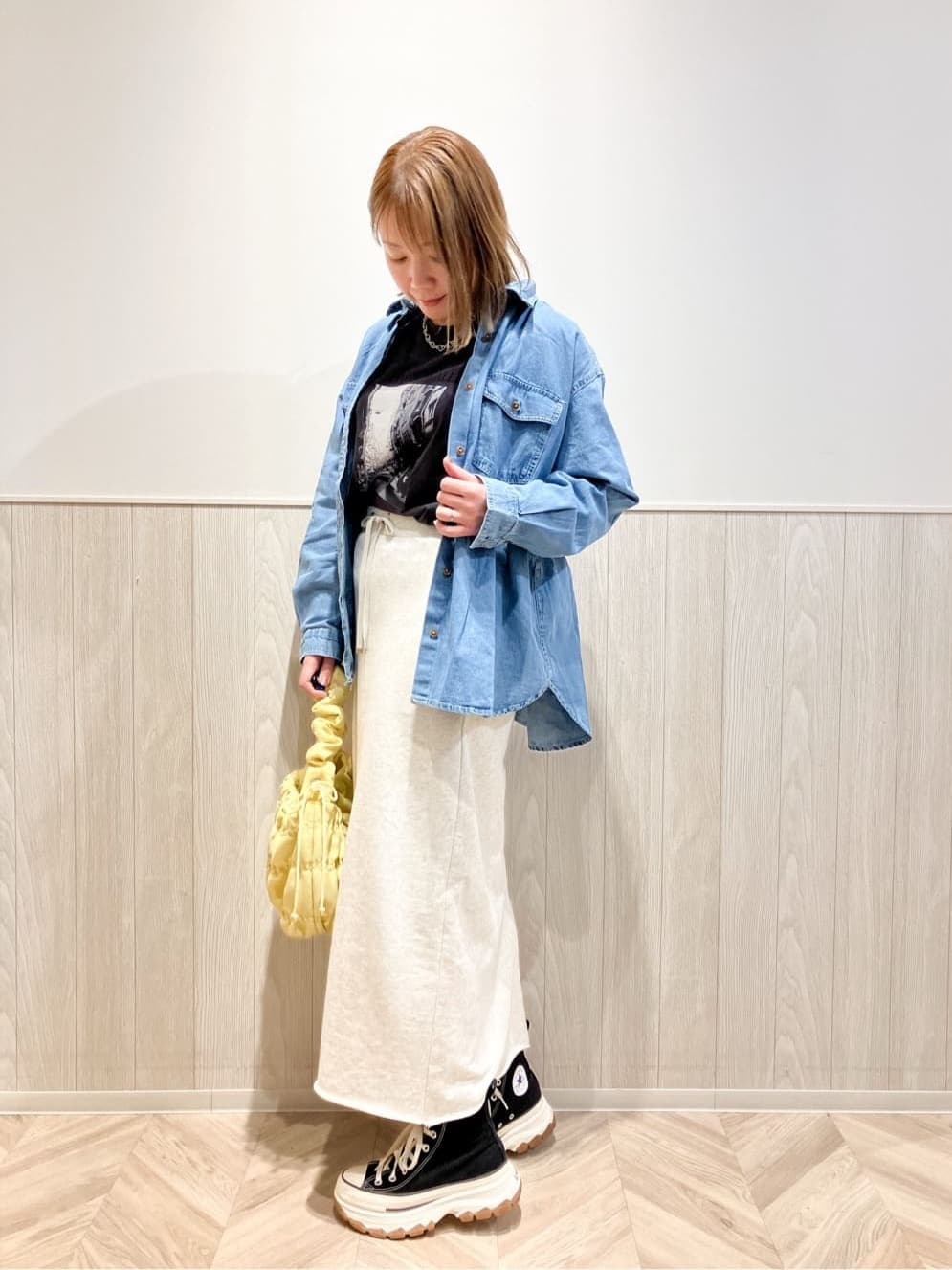 shokoさんの「SHOO･LA･RUE｜◆【洗える/S-LL】一枚でもレイヤードでも グラフィック長袖Tシャツ」を使ったコーディネート