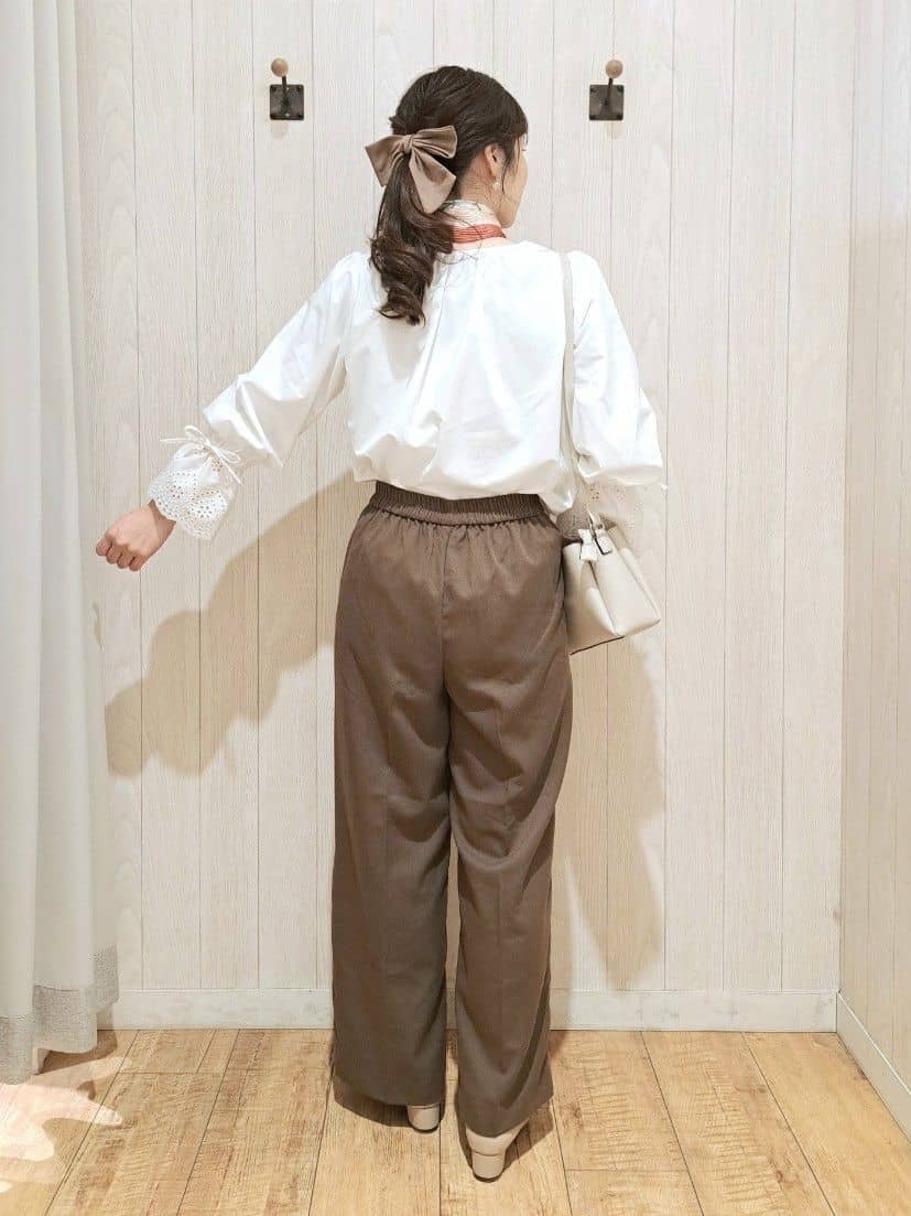 SAKIさんの「SHOO･LA･RUE｜◆【洗える/UV/吸水速乾/アンチピリング/S-LL】 タックワイドパンツ」を使ったコーディネート