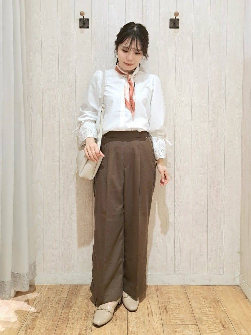 SAKIさんの「SHOO･LA･RUE｜◆【洗える/UV/吸水速乾/アンチピリング/S-LL】 タックワイドパンツ」を使ったコーディネート