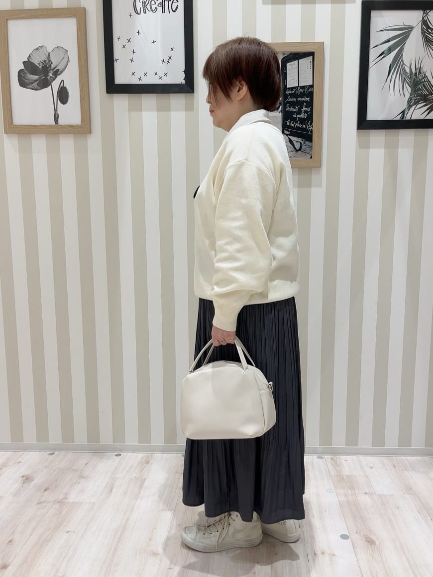 ma_miさんの「SHOO･LA･RUE｜◆【洗える/S-LL/ちくちくしにくい】大人のための ロゴ入りスウェットライクニット」を使ったコーディネート