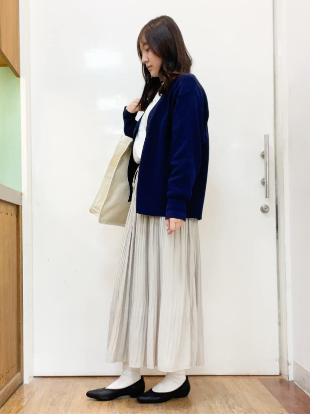 sakiさんの「SHOO･LA･RUE｜◆【洗える/S-LL】ドライタッチが心地よい 畦編みVネックカーディガン」を使ったコーディネート