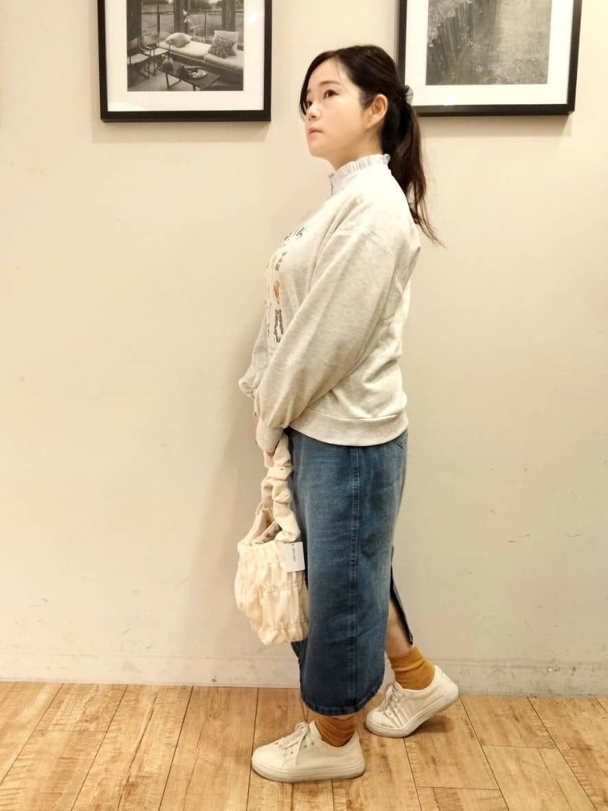 SHOOLARUEさんの「SHOO･LA･RUE｜◆すっきり好印象 フリルスタンドブラウス」を使ったコーディネート