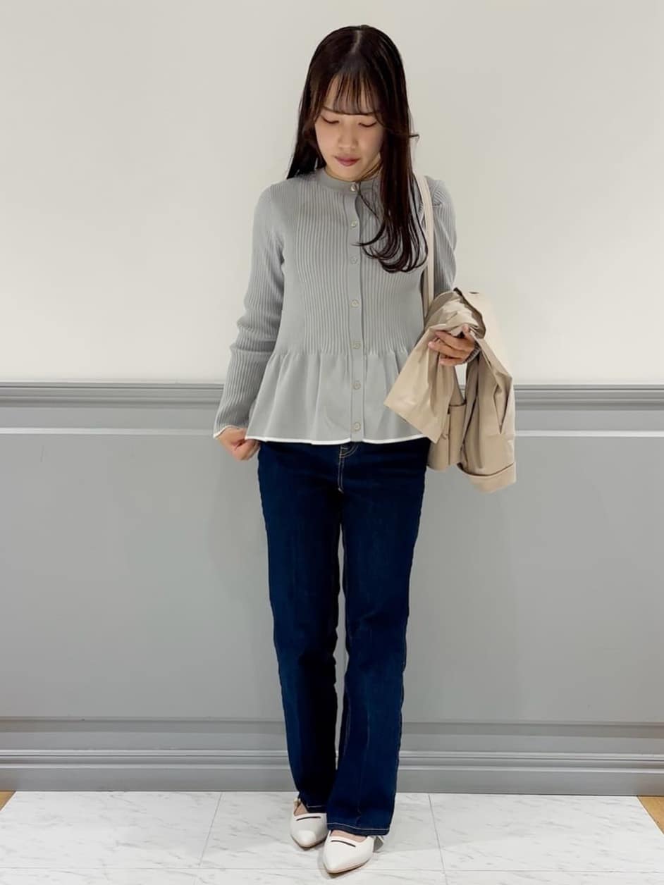chihaさんの「grove｜◆スプリットラグランショートトレンチ」を使ったコーディネート
