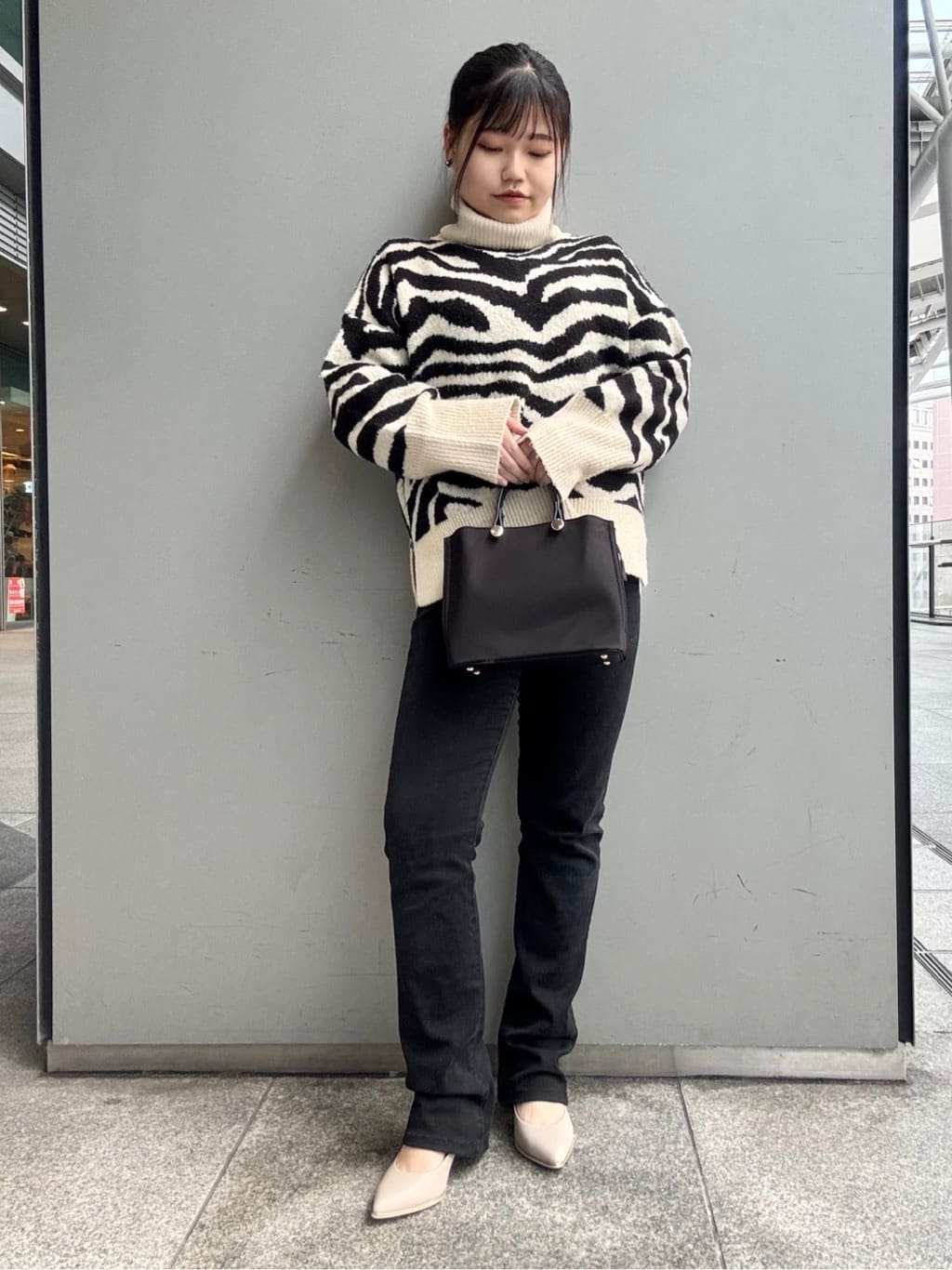 まっきーさんの「ESPERANZA｜【12時間パンプス】約7.5㎝　歩きやすくて疲れにくい」を使ったコーディネート