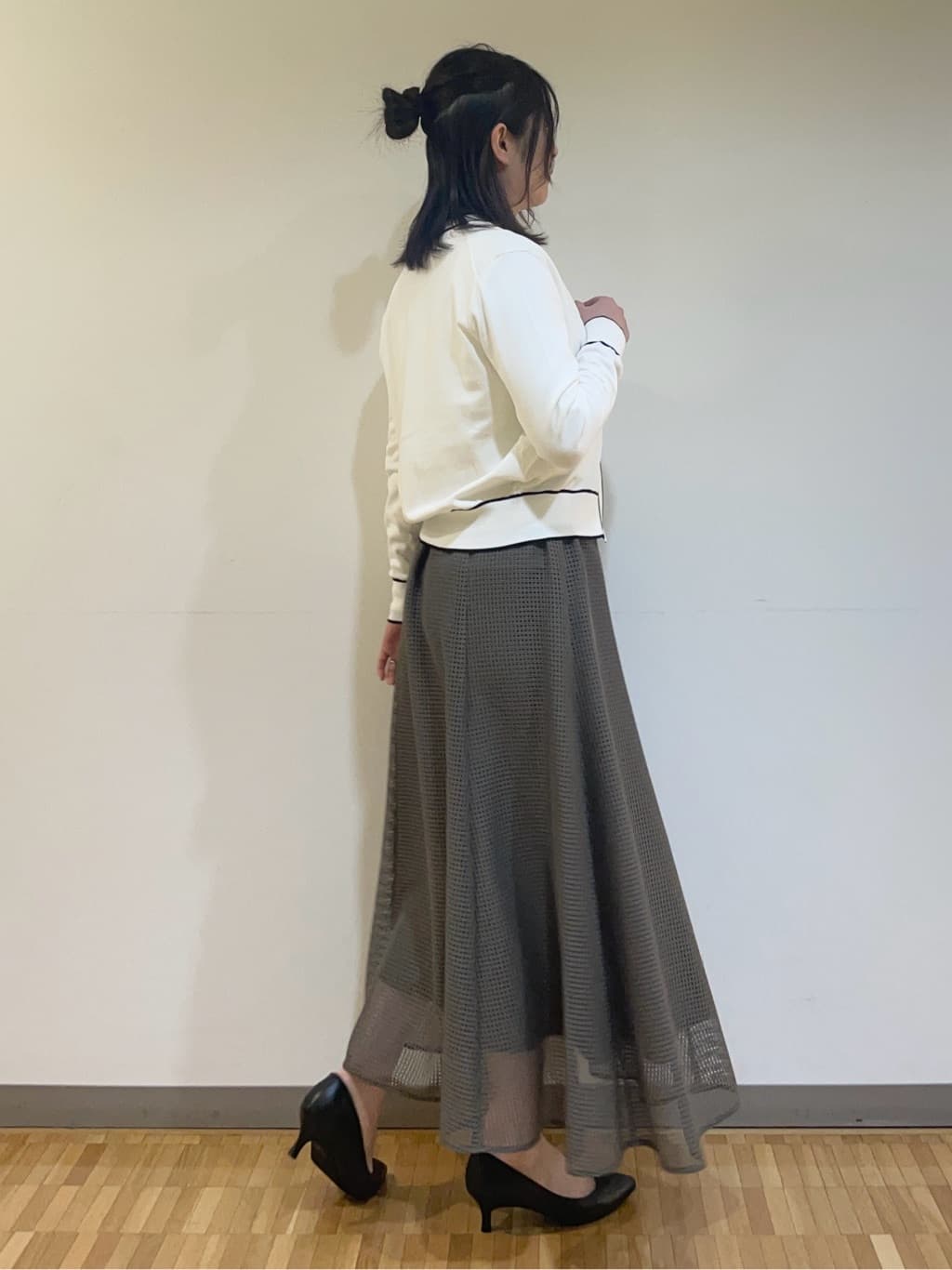 フナキさんの「UNTITLED｜◆【アンサンブル可能】配色Vネックカーディガン」を使ったコーディネート