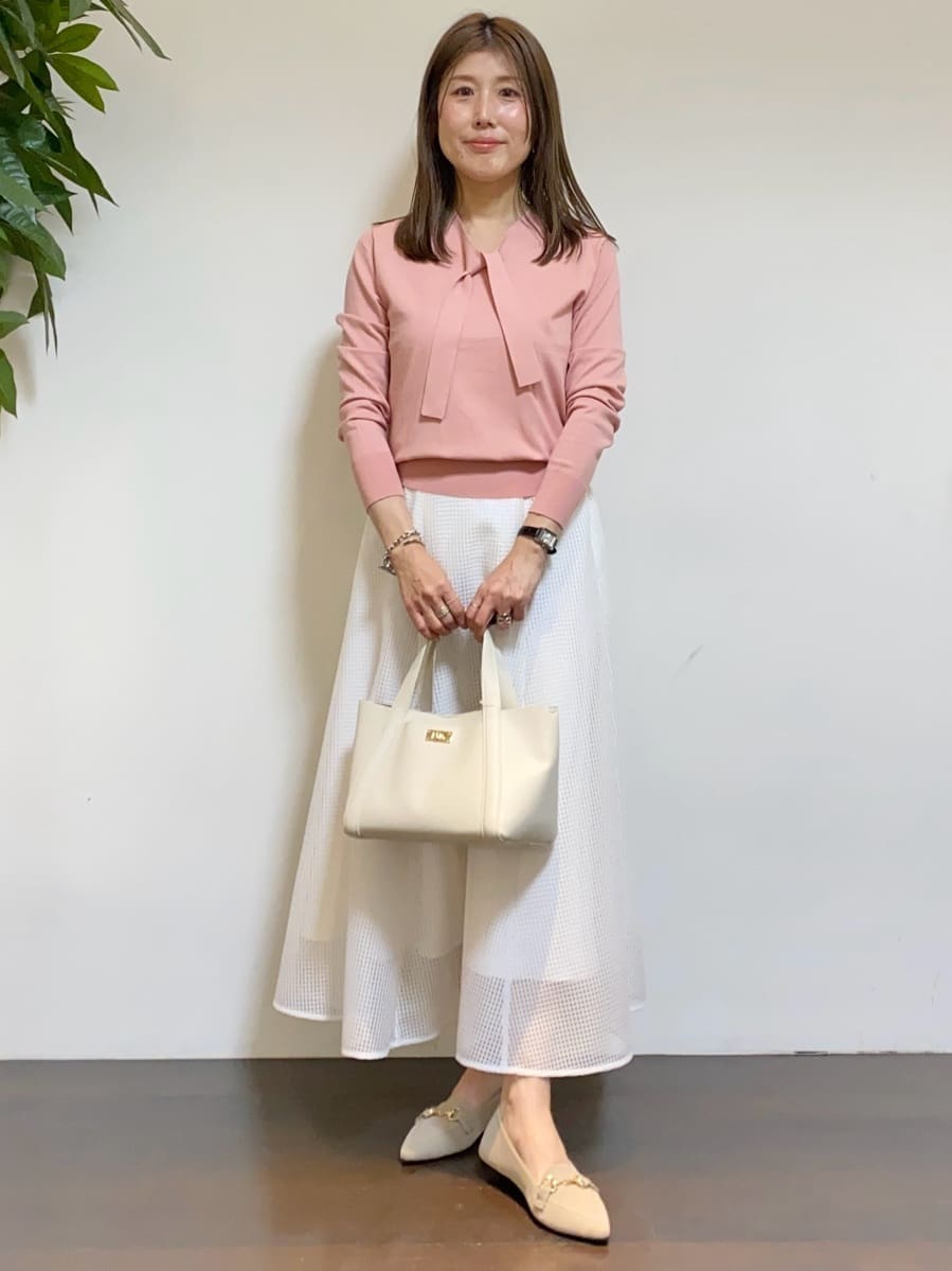 tomoさんの「UNTITLED｜【手洗い／88cm正方形】バイカラーハーネススカーフ」を使ったコーディネート