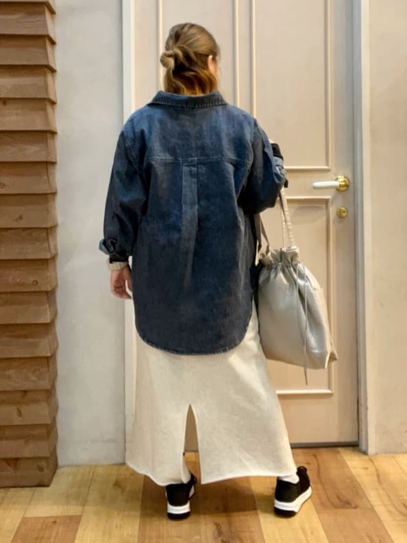 mさんの「SHOO･LA･RUE｜◆【洗える/S-LL】一枚でもレイヤードでも グラフィック長袖Tシャツ」を使ったコーディネート