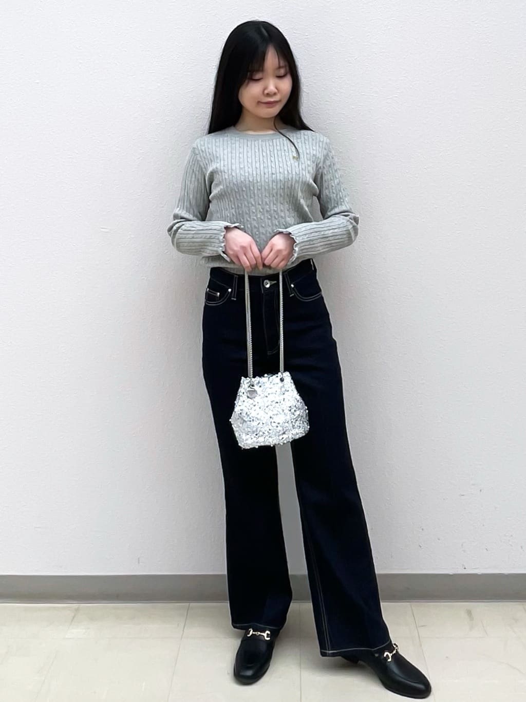 Izuさんの「index｜《丈が選べる》ストレートデニムパンツ【洗濯機洗い可】」を使ったコーディネート