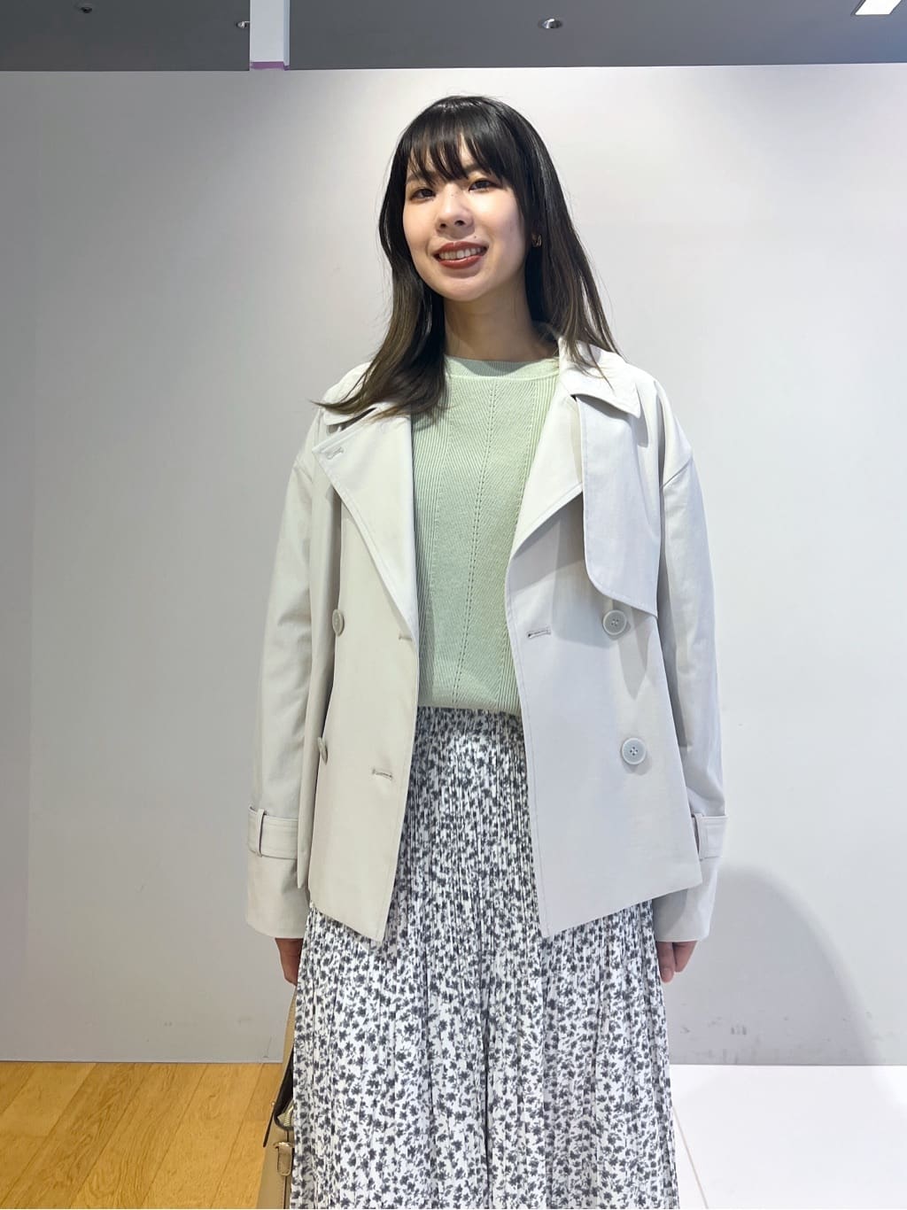 cotaniさんの「grove｜◆スプリットラグランショートトレンチ」を使ったコーディネート