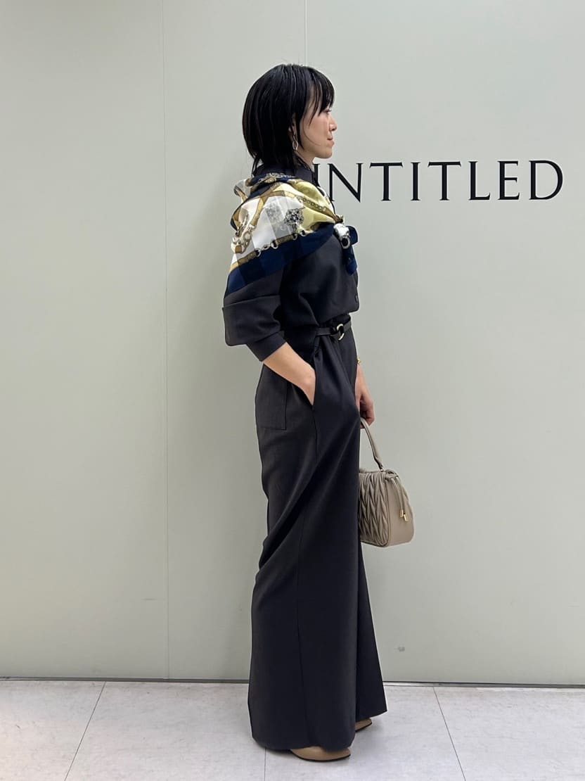 Mikiさんの「UNTITLED｜【手洗い／88cm正方形】シアー素材チェーン柄スカーフ」を使ったコーディネート