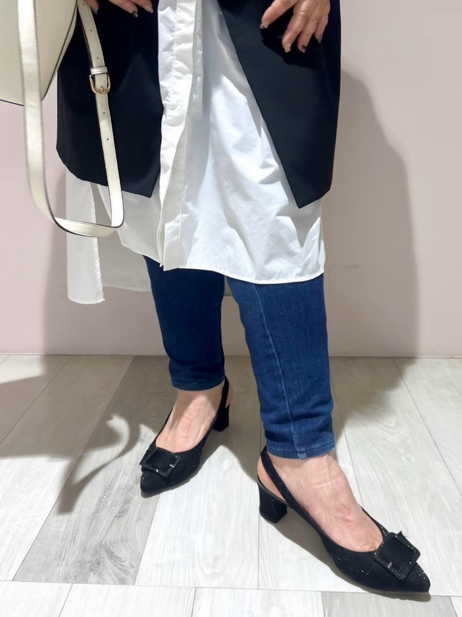 yumiさんの「ESPERANZA｜バックストラップバックルヒールパンプス」を使ったコーディネート