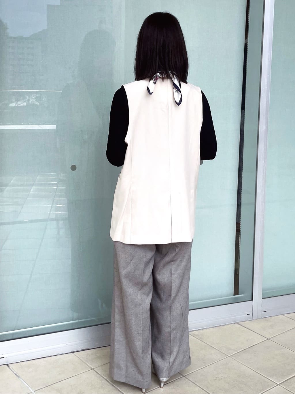 カオハルさんの「OPAQUE.CLIP｜◆ノーカラーVネックジレ／セットアップ対応【洗濯機洗い可】」を使ったコーディネート