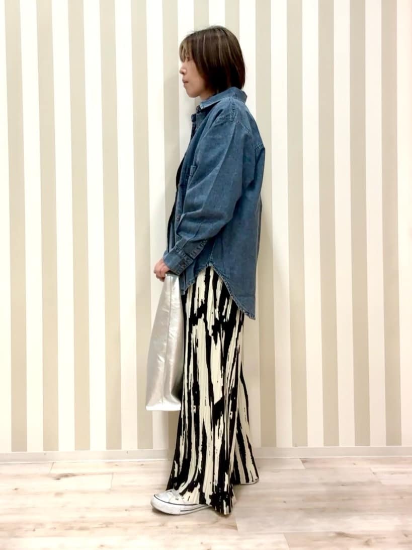 pieceさんの「SHOO･LA･RUE｜◆トライアングルトートバッグ」を使ったコーディネート