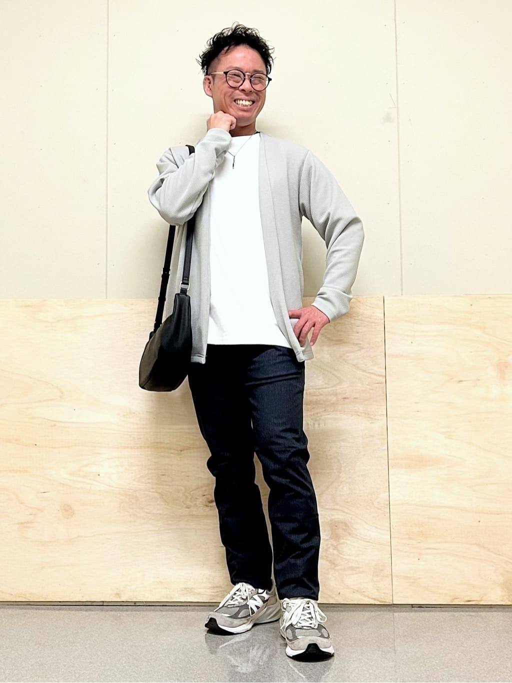 KENJI Iさんの「THE SHOP TK｜【オールシーズン穿ける！】7DAYSストレッチへリンボンパンツ　ON&hArr;OFF兼用」を使ったコーディネート