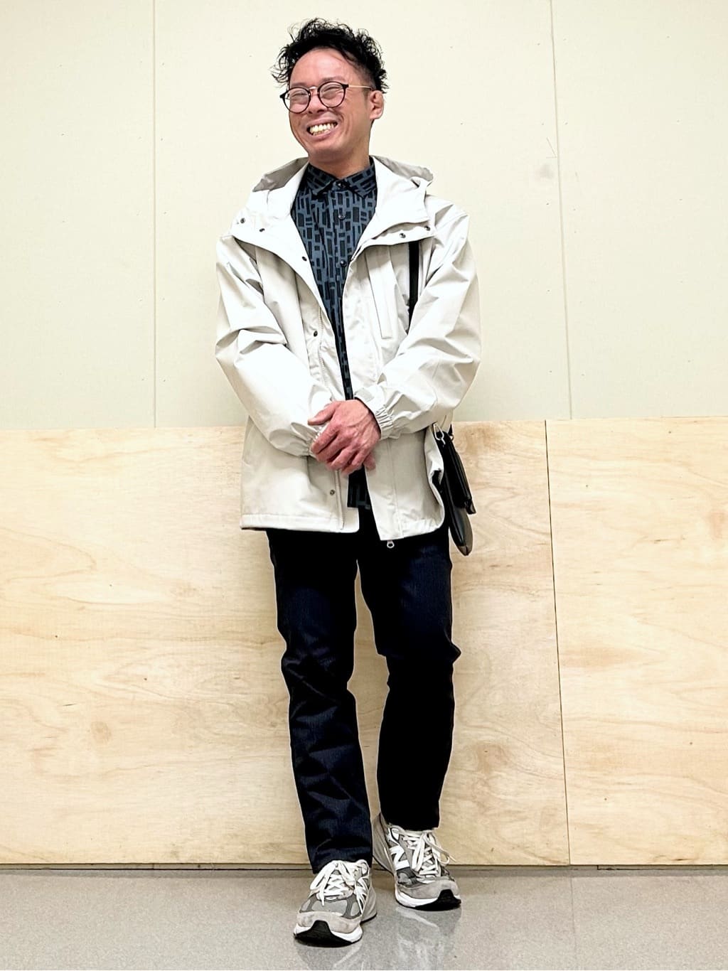 KENJI Iさんの「THE SHOP TK｜【オールシーズン穿ける！】7DAYSストレッチへリンボンパンツ　ON&hArr;OFF兼用」を使ったコーディネート