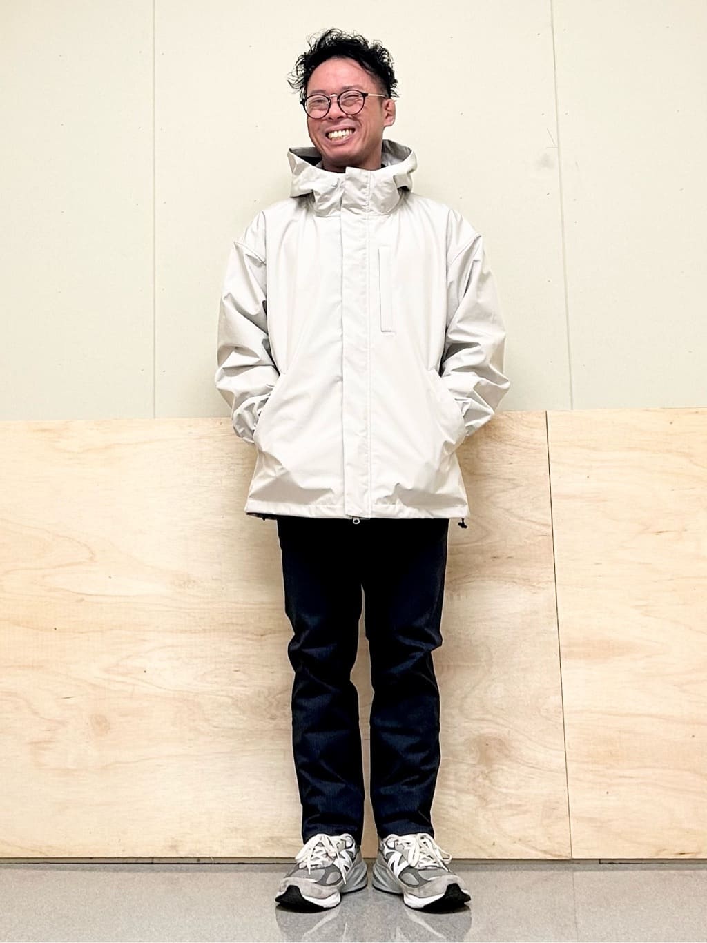 KENJI Iさんの「THE SHOP TK｜【オールシーズン穿ける！】7DAYSストレッチへリンボンパンツ　ON&hArr;OFF兼用」を使ったコーディネート