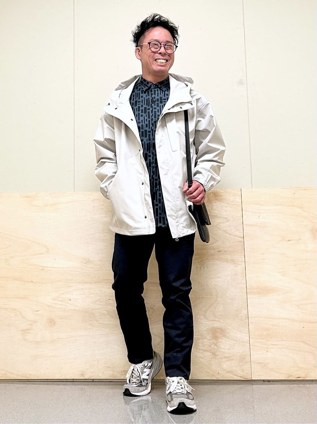 KENJI Iさんの「THE SHOP TK｜【オールシーズン穿ける！】7DAYSストレッチへリンボンパンツ　ON&hArr;OFF兼用」を使ったコーディネート