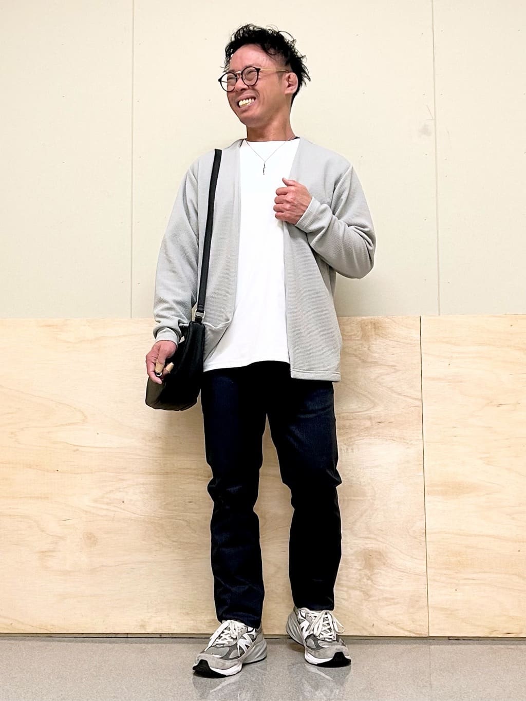 KENJI Iさんの「THE SHOP TK｜【オールシーズン穿ける！】7DAYSストレッチへリンボンパンツ　ON&hArr;OFF兼用」を使ったコーディネート