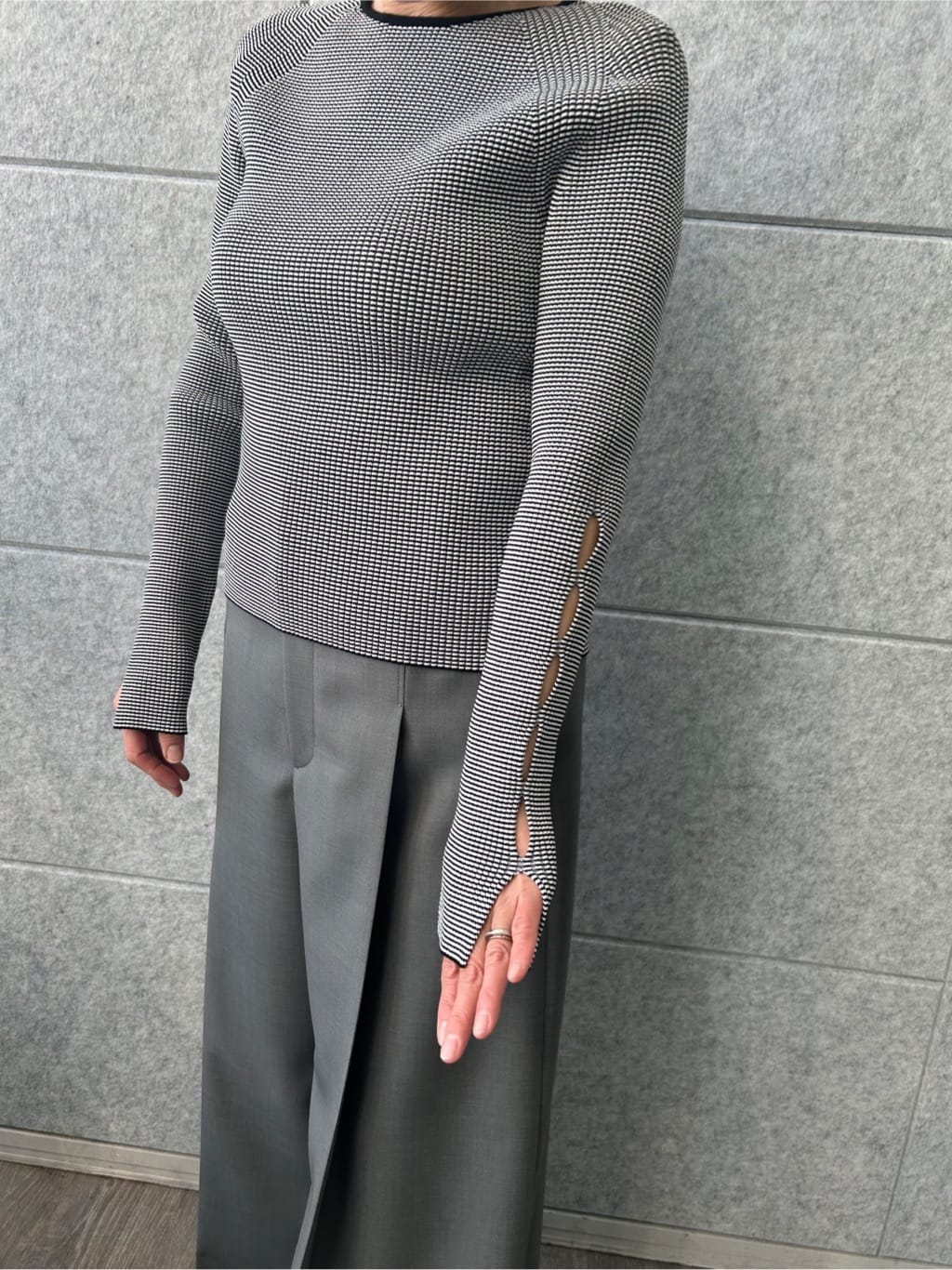yukoさんの「CODE A｜◆hole sleeve knit」を使ったコーディネート
