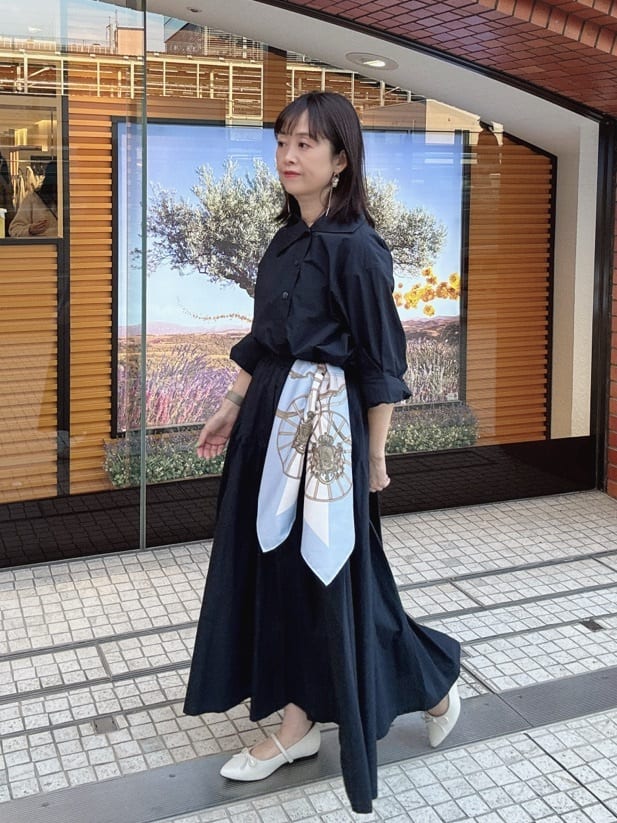 makiさんの「UNTITLED｜【手洗い／88cm正方形】バイカラーハーネススカーフ」を使ったコーディネート