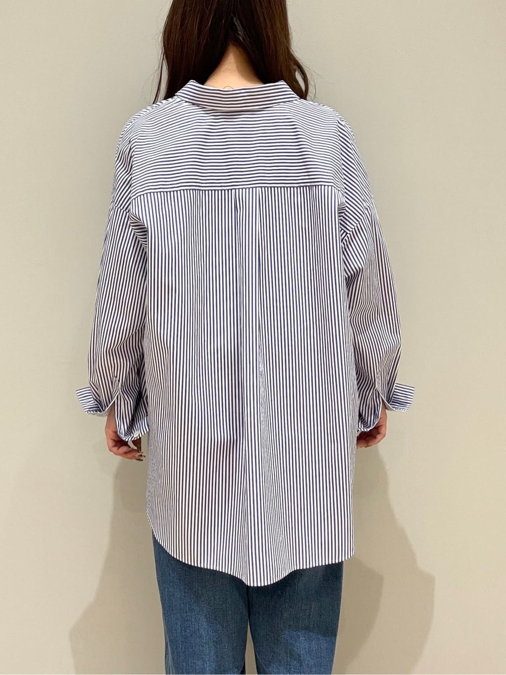 yuriさんの「INDIVI｜◆【UVケア／カラーストライプ柄】袖コンシャスシャツ」を使ったコーディネート