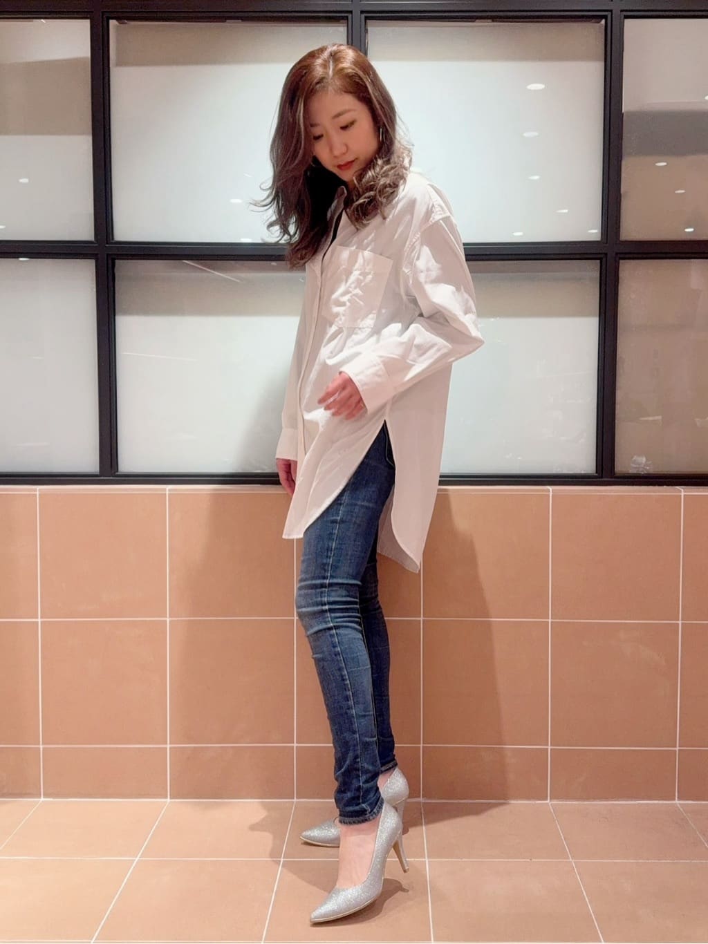 kaoriさんの「ESPERANZA｜【12時間パンプス】約8.5?／ラメ素材　歩きやすくて疲れにくい」を使ったコーディネート