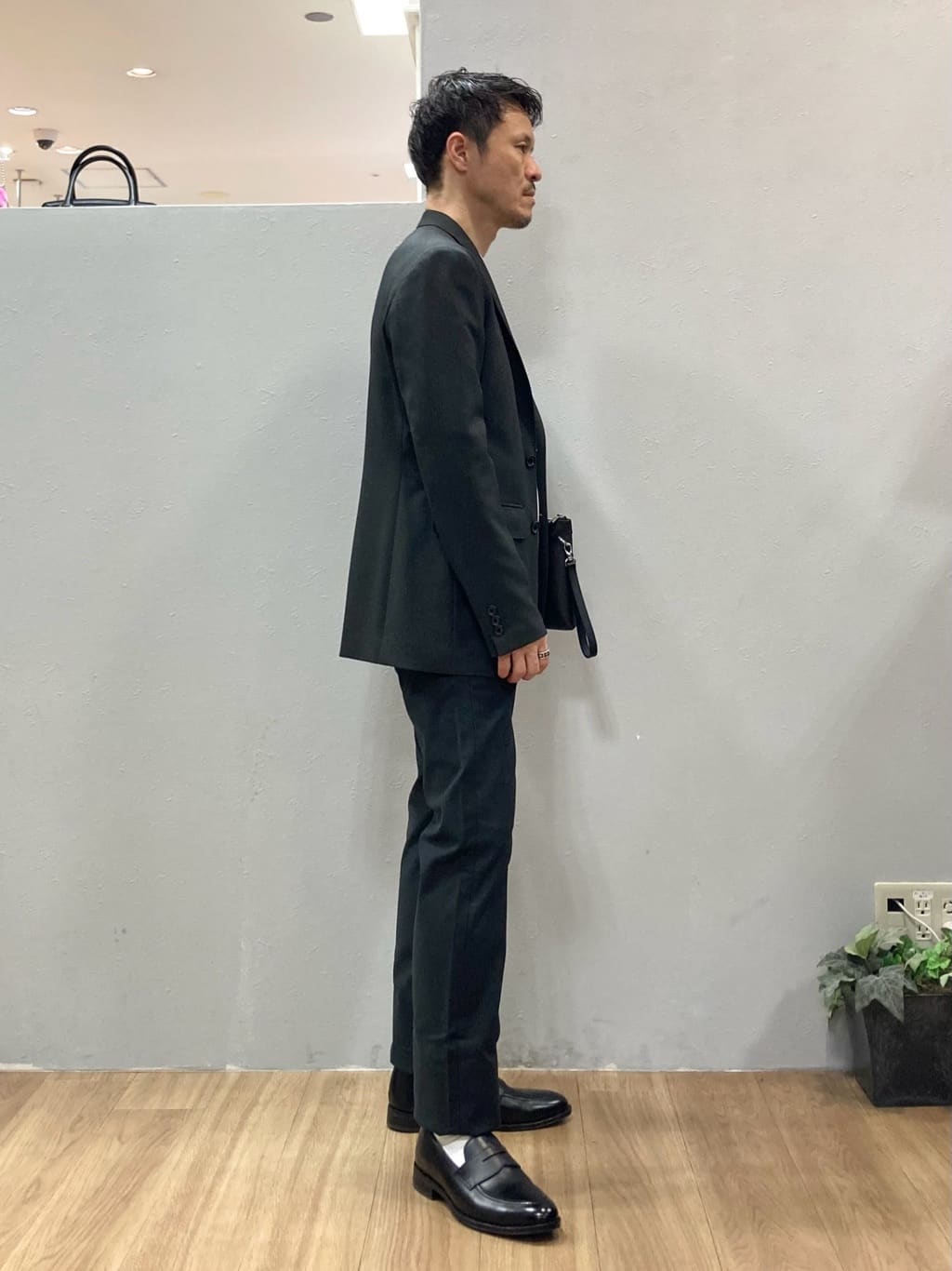 シュンさんの「TAKEO KIKUCHI｜【Made in JAPAN】播州織 ストレッチ パンツ」を使ったコーディネート