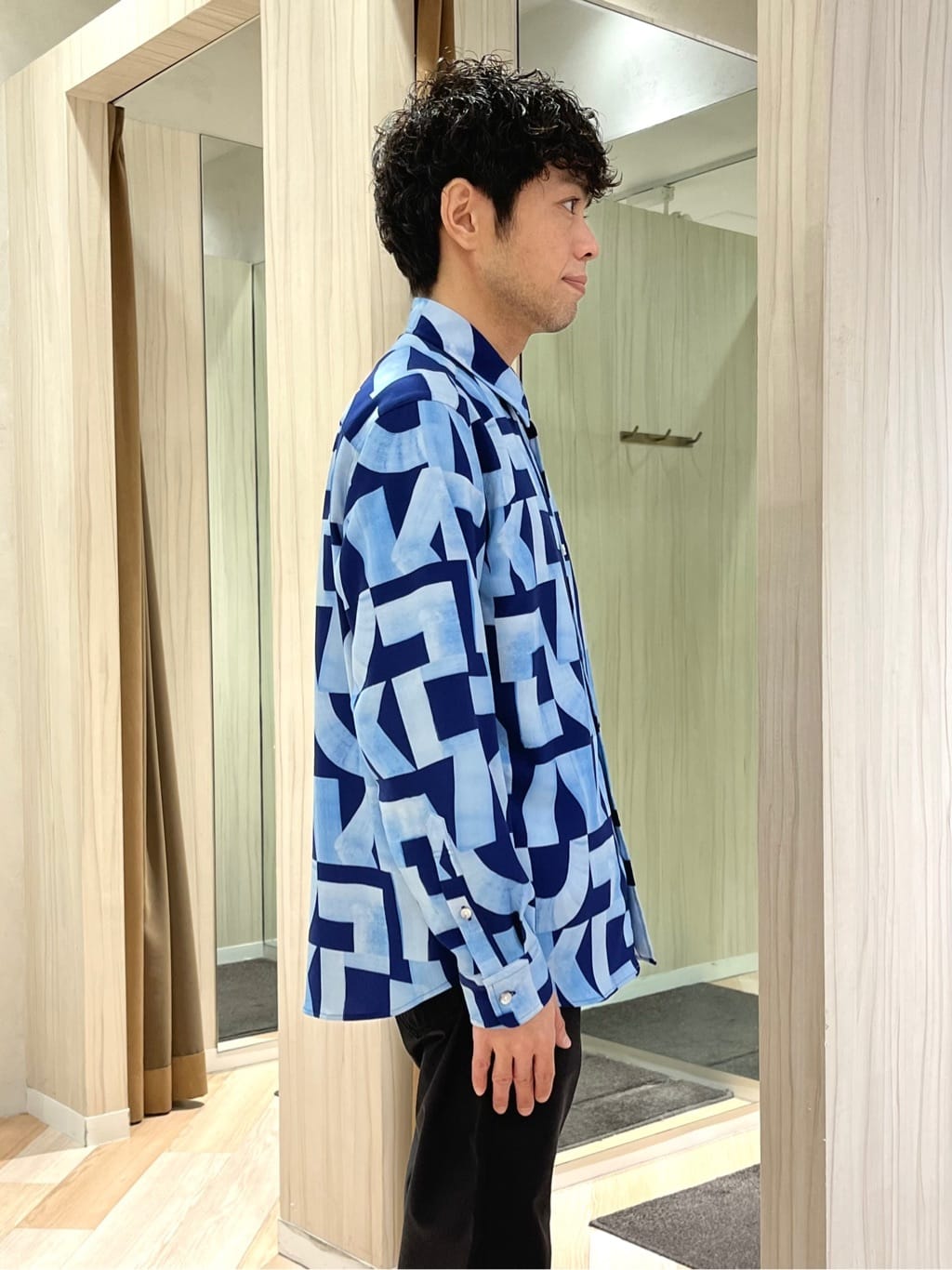 URAさんの「TAKEO KIKUCHI｜【Made in JAPAN】播州織 ストレッチ パンツ」を使ったコーディネート