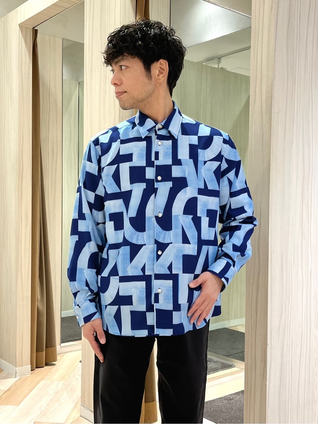URAさんの「TAKEO KIKUCHI｜【Made in JAPAN】播州織 ストレッチ パンツ」を使ったコーディネート