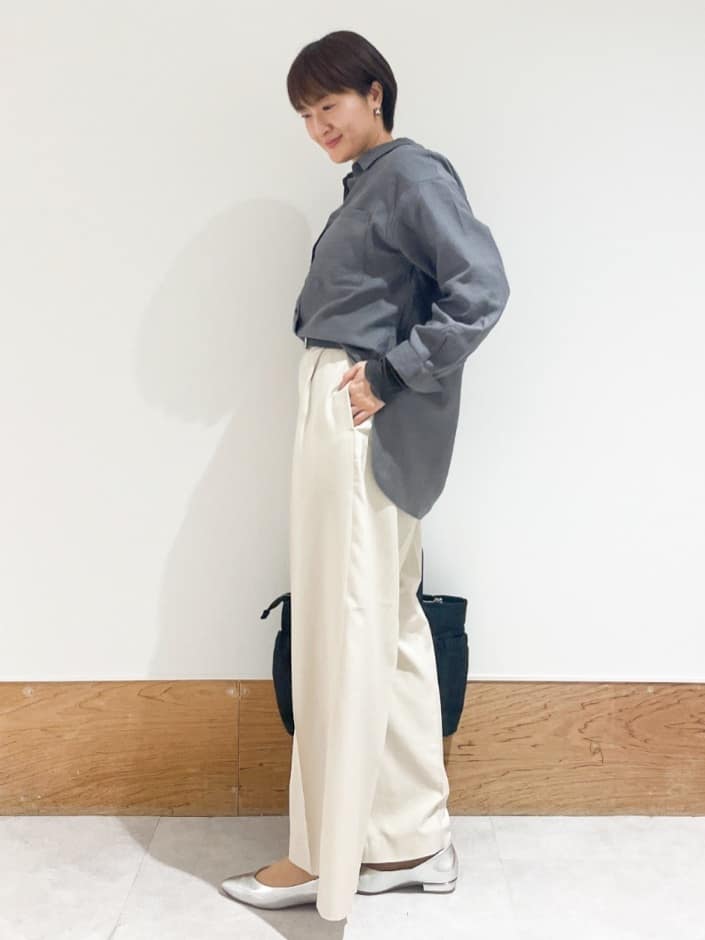 Yukinkoさんの「OPAQUE.CLIP｜◆《andGIRL掲載》麻混シアーダブルポケットシャツ【洗濯機洗い可】」を使ったコーディネート