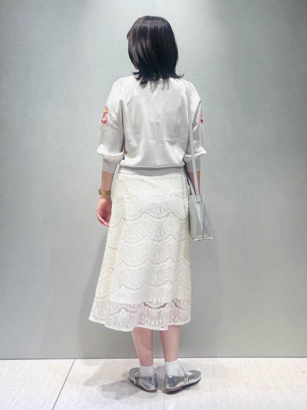 konamiさんの「INDIVI｜◆【フェミニン】レースフレアスカート」を使ったコーディネート