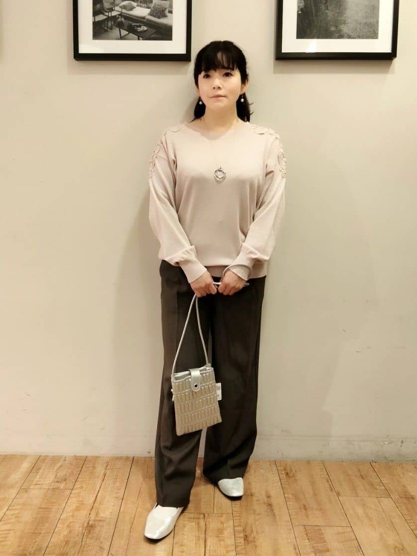 SHOOLARUEさんの「SHOO･LA･RUE｜◆肩レースが差をつける デザインニット」を使ったコーディネート
