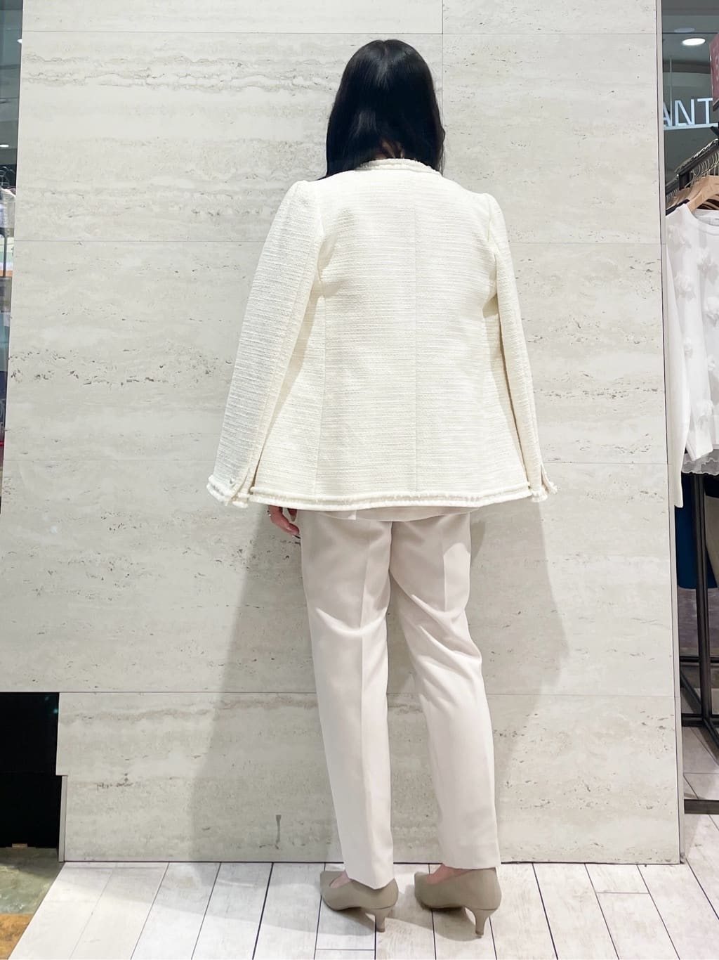 かほさんの「OPAQUE.CLIP｜《通勤・セレモニー／セットアップ対応》テーパードパンツ／ダブルクロス【洗濯機洗い可】」を使ったコーディネート