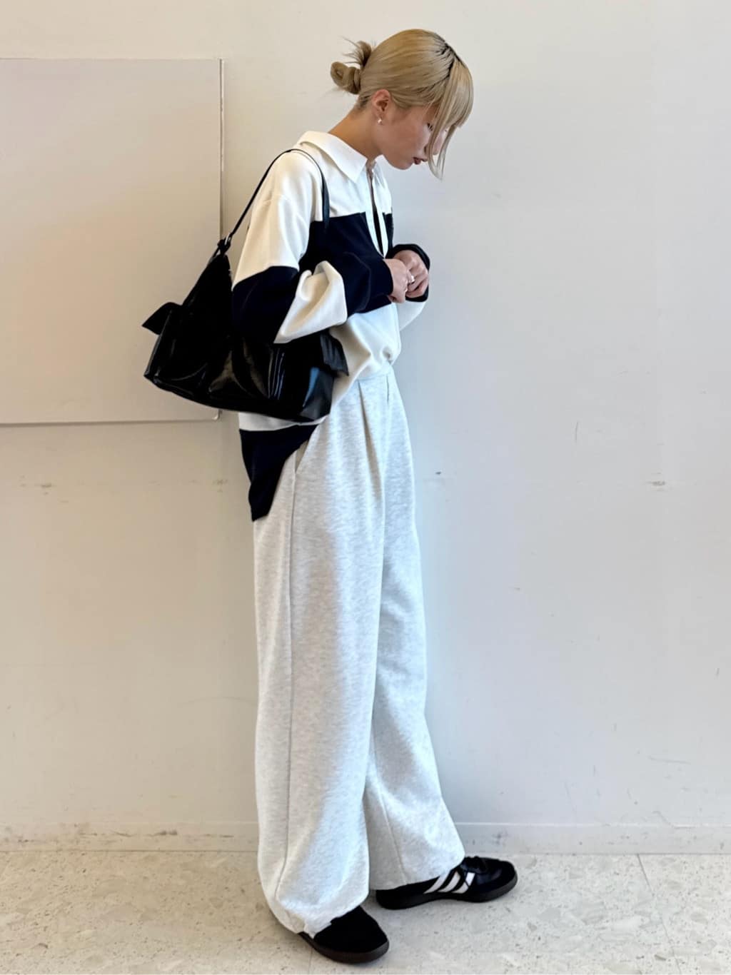 omaさんの「THE SHOP TK｜◆スウェットワイドパンツ【洗える】」を使ったコーディネート
