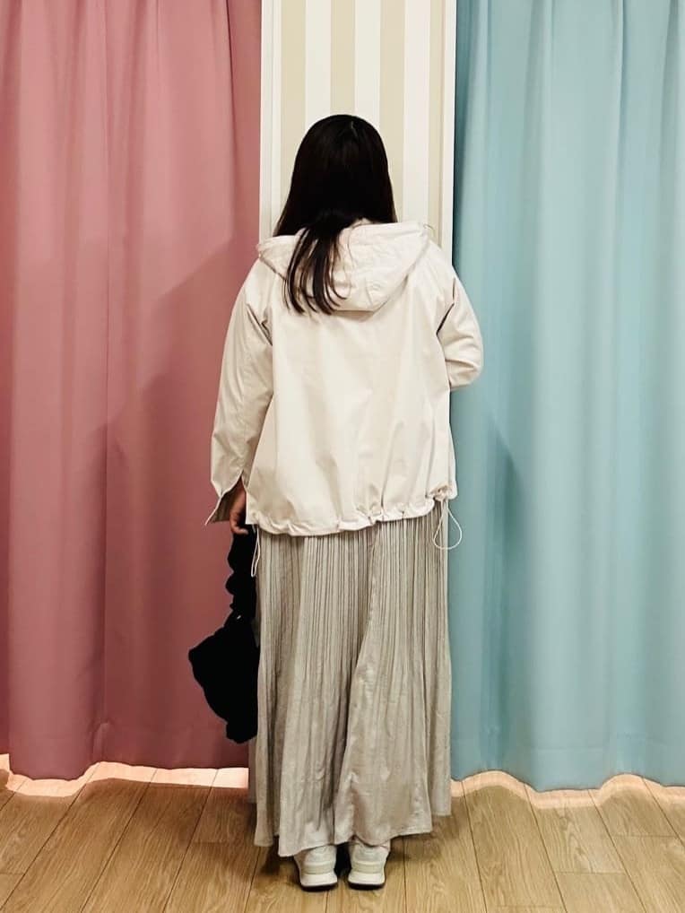 SHIiiさんの「SHOO･LA･RUE｜◆【セレモニーにも】ひらりと揺れる上品シルエット サテンプリーツスカート」を使ったコーディネート