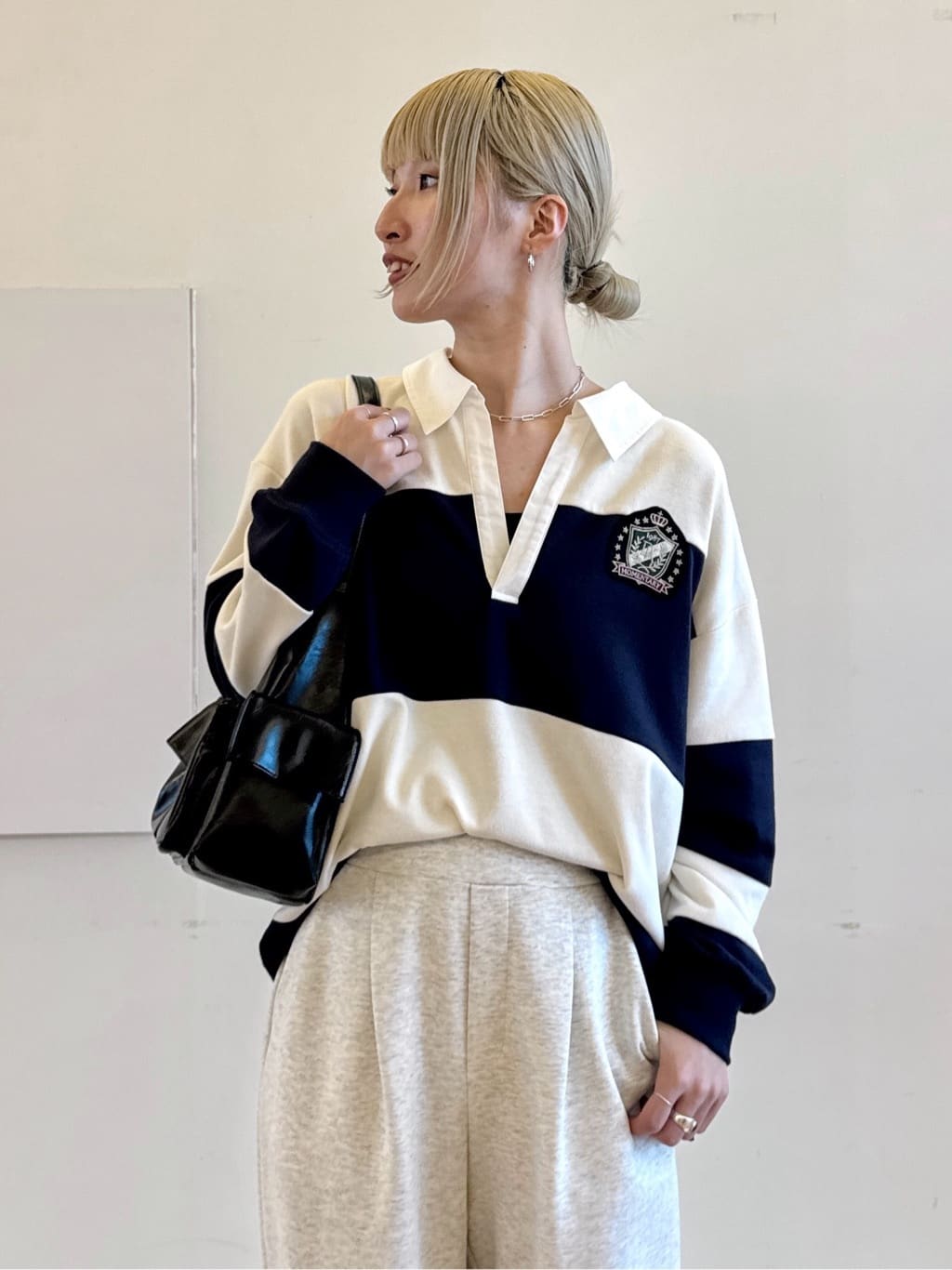 omaさんの「THE SHOP TK｜◆スウェットワイドパンツ【洗える】」を使ったコーディネート