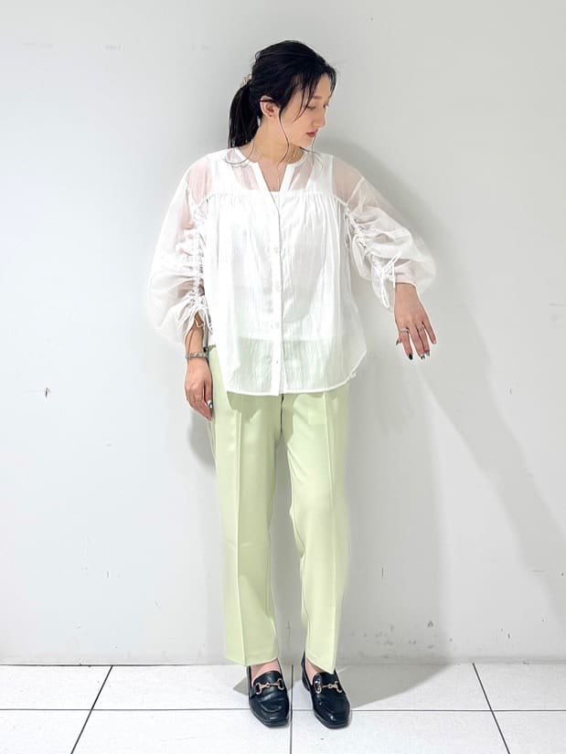 そんさんの「INDIVI｜【接触冷感／セットアップ対応】イージーテーパードパンツ【通勤・セレモニー】」を使ったコーディネート