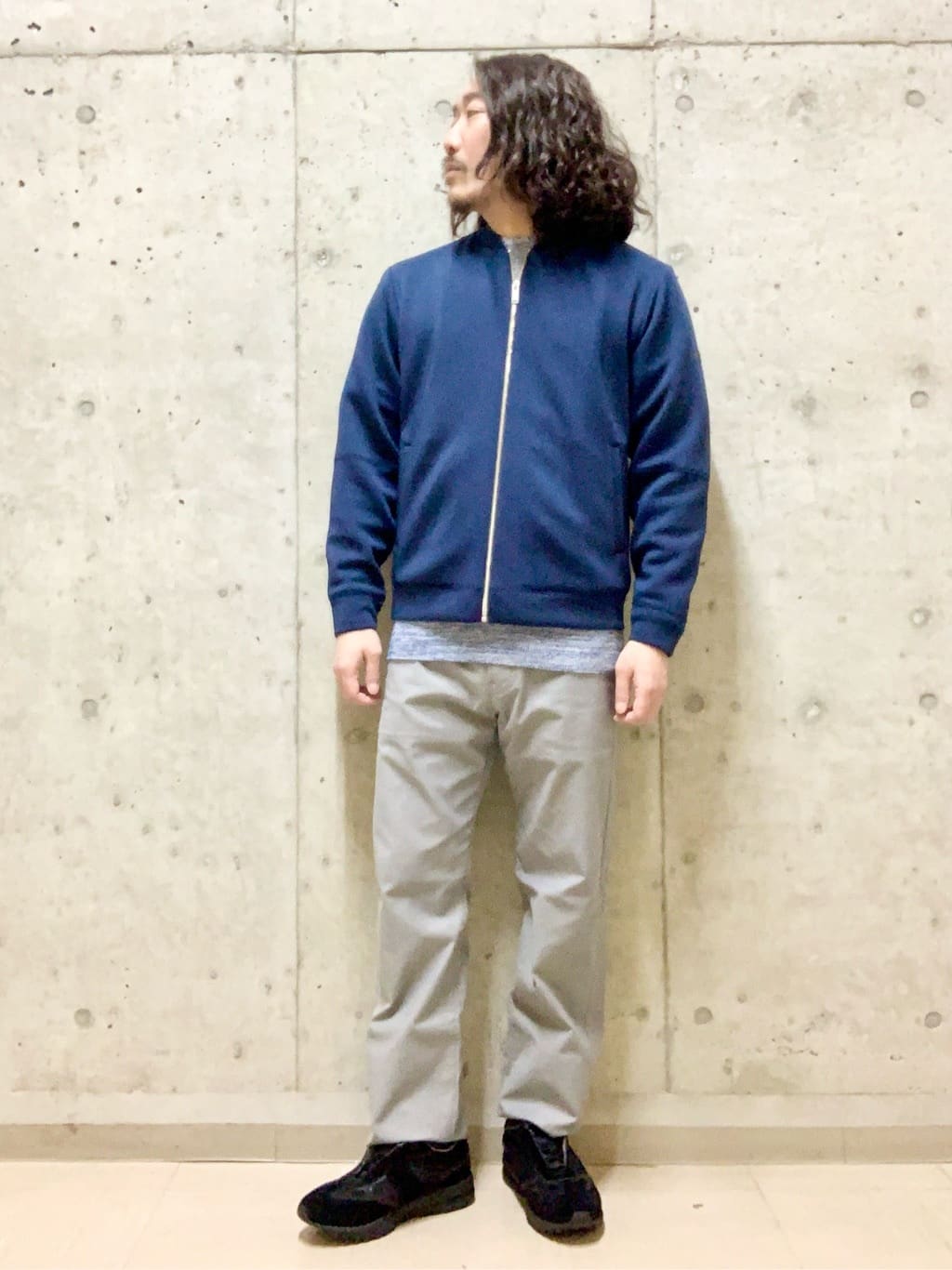 木村剛さんの「TAKEO KIKUCHI｜【Made in JAPAN】播州織 ストレッチ パンツ」を使ったコーディネート