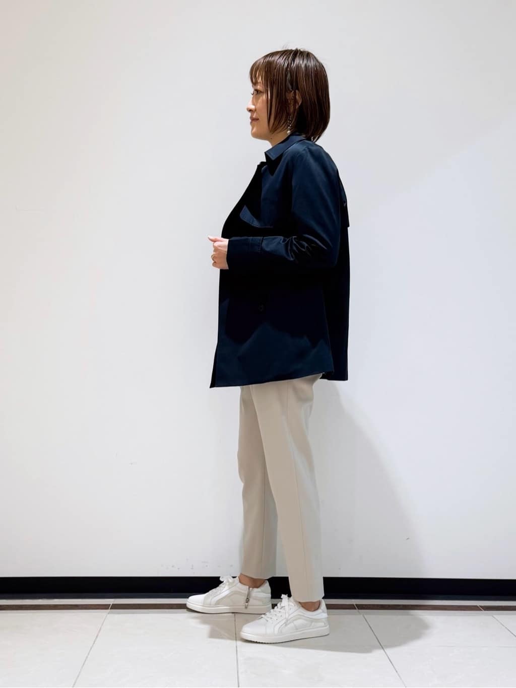 mikaさんの「INDIVI｜【撥水／UVケア】ミドル丈トレンチコート」を使ったコーディネート