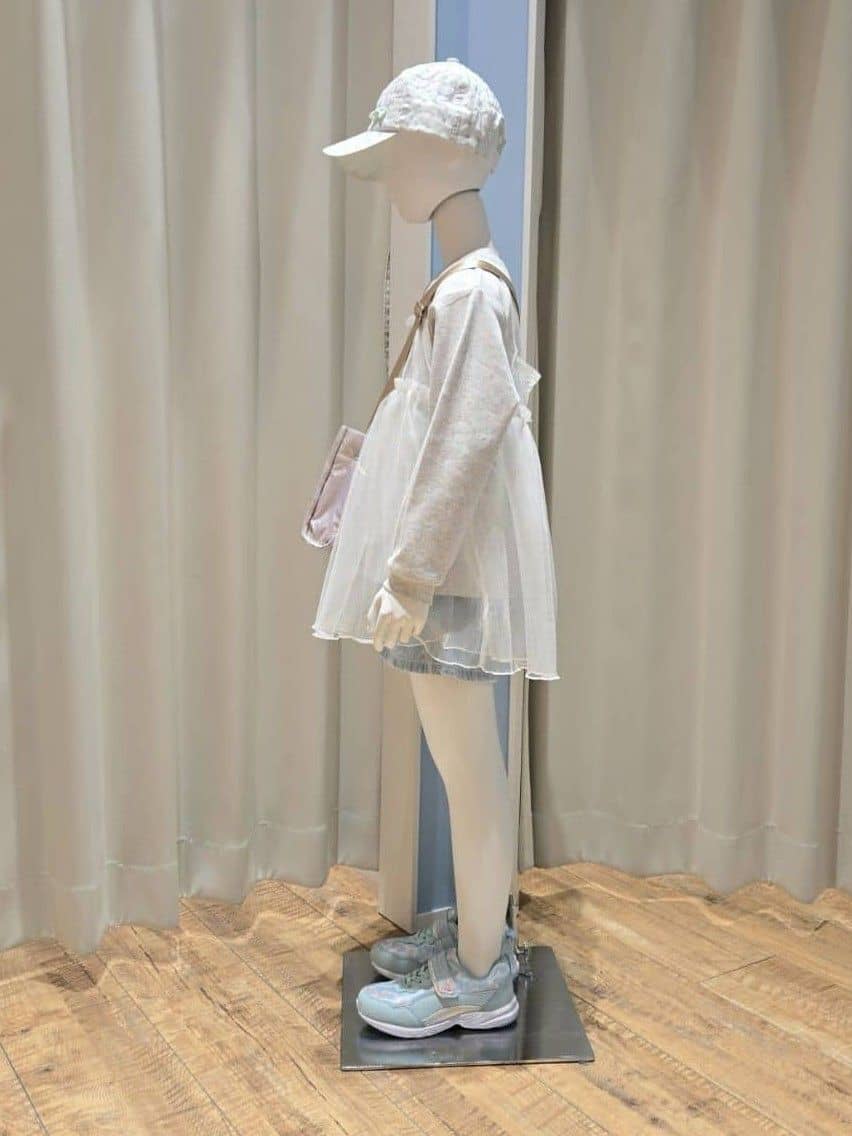 harumiruさんの「SHOO･LA･RUE｜◆【100-150cm/洗える/2点セット】大人顔負け ロゴロンT＋チュールキャミ」を使ったコーディネート