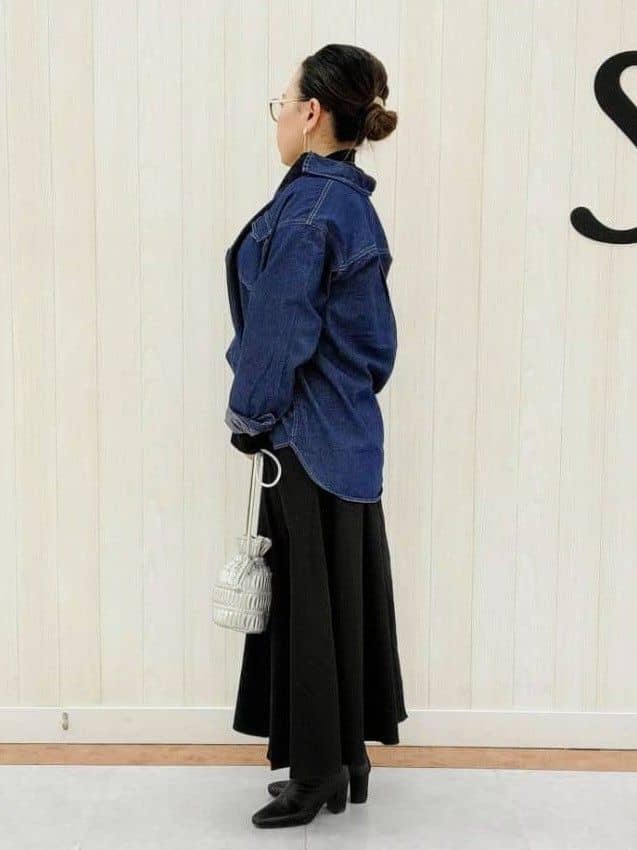 nanahachiさんの「SHOO･LA･RUE｜◆【洗える/S-LL】大人のこなれコーデに やわらかデニムシャツ」を使ったコーディネート
