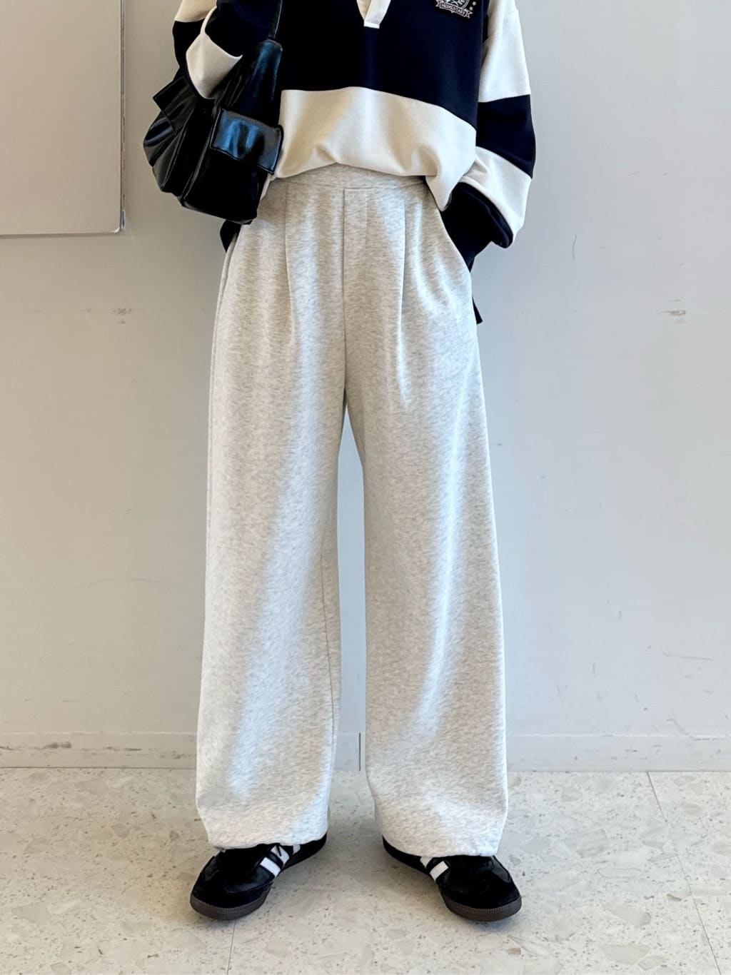 omaさんの「THE SHOP TK｜◆スウェットワイドパンツ【洗える】」を使ったコーディネート